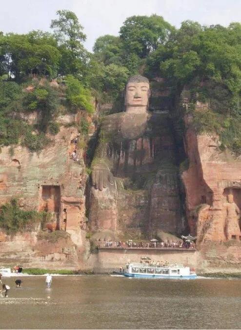 乐山大佛是因为洪水修建的吗,乐山大佛脚被水淹没奇观出现