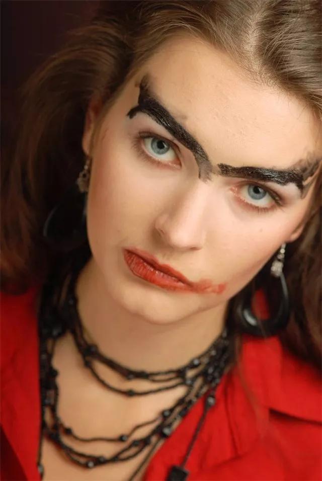 为什么化妆的时候手老是抖,手抖怎么化好妆