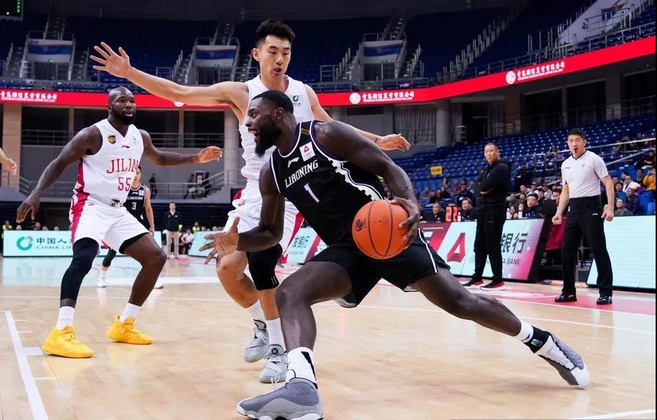 cba赛场再现争议一幕,cba赛场上用过的篮球值钱吗