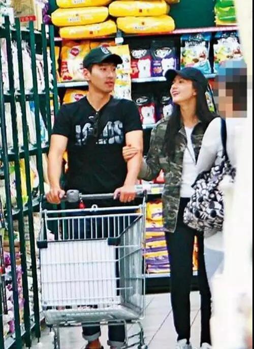 出道就获奖的女星,高圆圆为何选了赵又廷