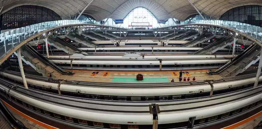 鎴戜滑鐨勮蹇嗘濡備竴鏉℃祦鍔ㄧ殑澶ф渤,绌垮煄璁板繂