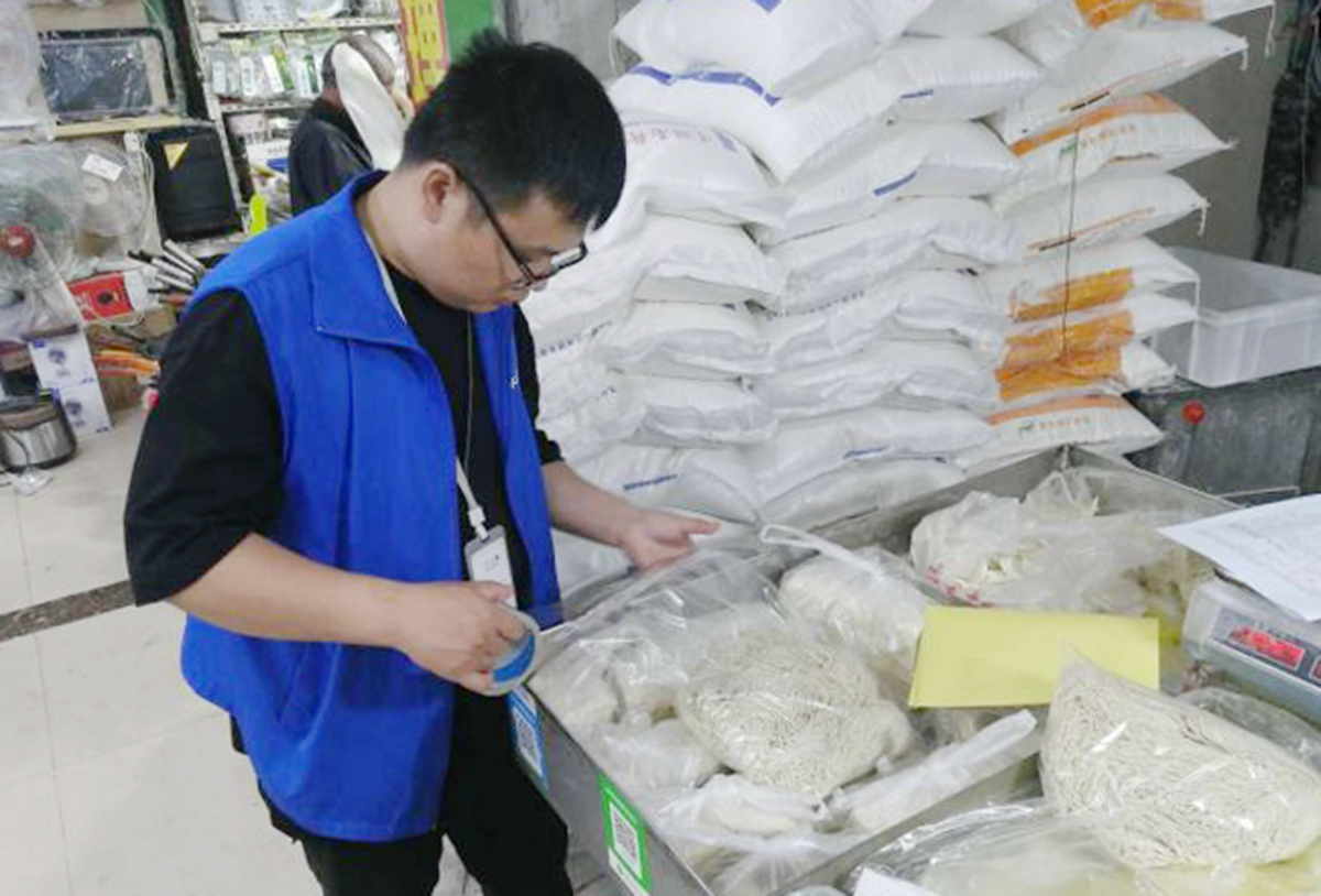 “锅盖面之乡”的镇江，面条受质疑？人家抽检给你看