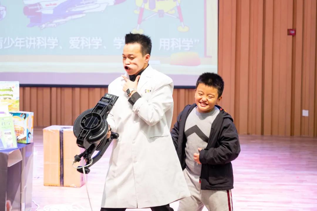 太拼了！为实现个性化教育，这所学校给学生开了100多门优能课