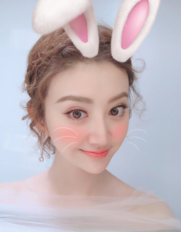 怎么画万圣节眼影教程简单,简单兔子妆容眼影