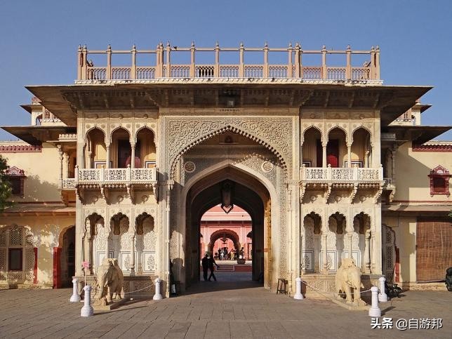 哪里有免费进入参观的古城堡,参观世界上最漂亮的城堡