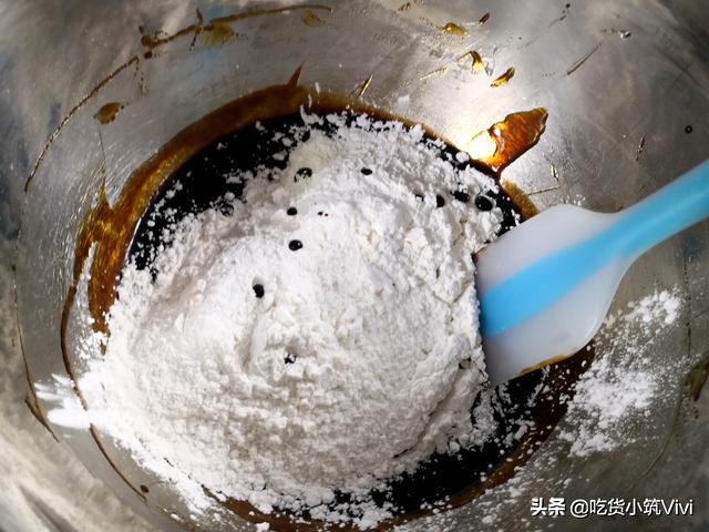 无蔗糖黑芝麻月饼做法,黑糖流心月饼的制作过程