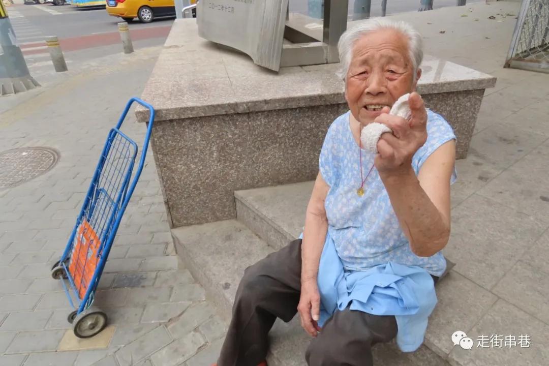 疫情期间还有人摆地摊吗,疫情期间摆摊生活的人