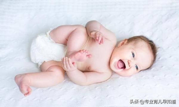 15天的新生儿晚上不爱睡觉,新生儿不爱平躺怎么办