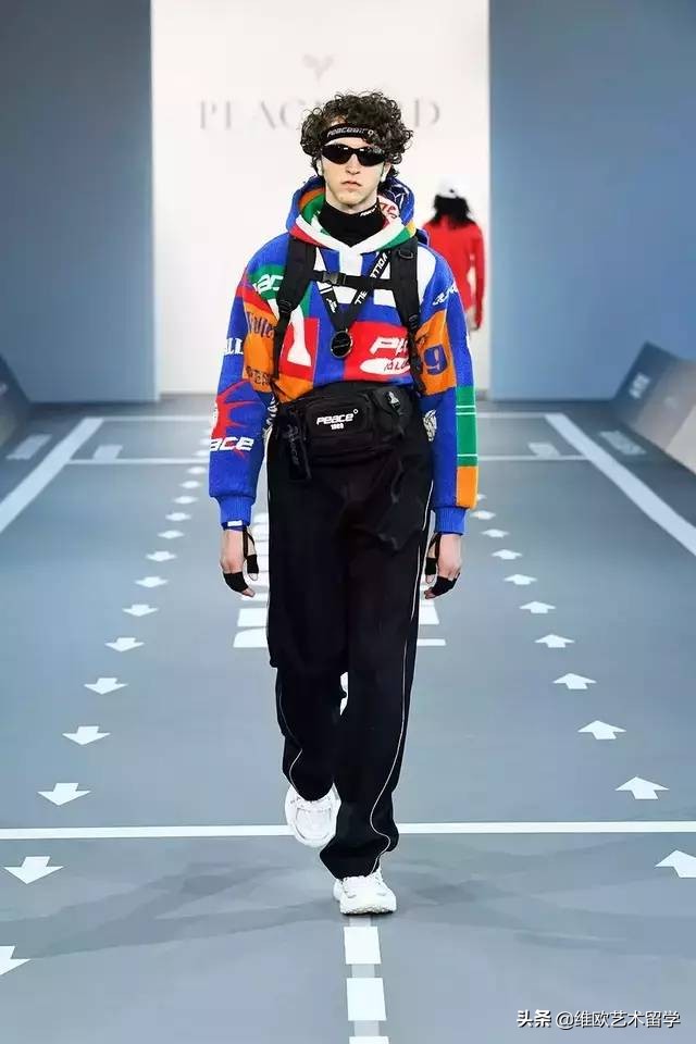 太平鸟时装发布会,太平鸟联名绿色外套