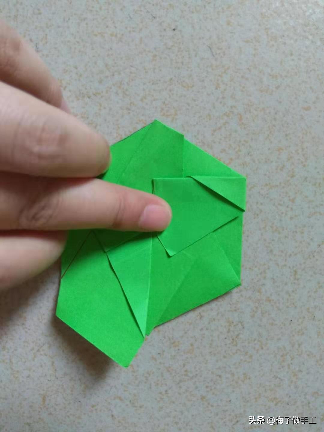 怎么折实心六芒星,手工折纸四角星怎么折