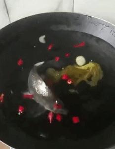 请广大“师奶”引以为戒,打死都不要让你老公入厨房