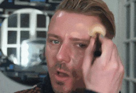 为什么有人化完妆皮肤发亮,妆感油腻是怎么回事