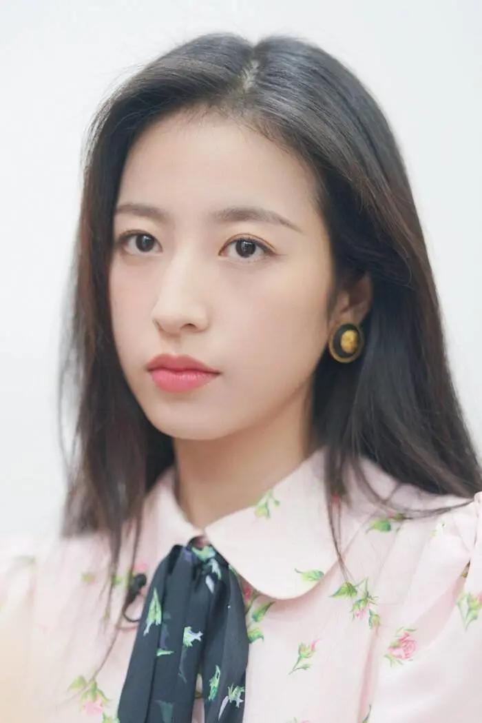 她为什么没眼技？怎么改善眼睛无神的状态