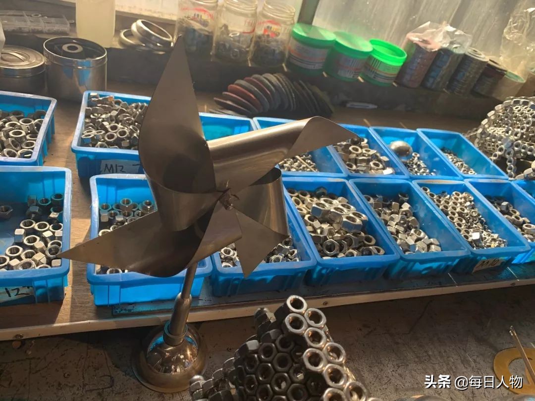 网红发明家手工耿，100件无厘头发明背后，是真实生活的心酸