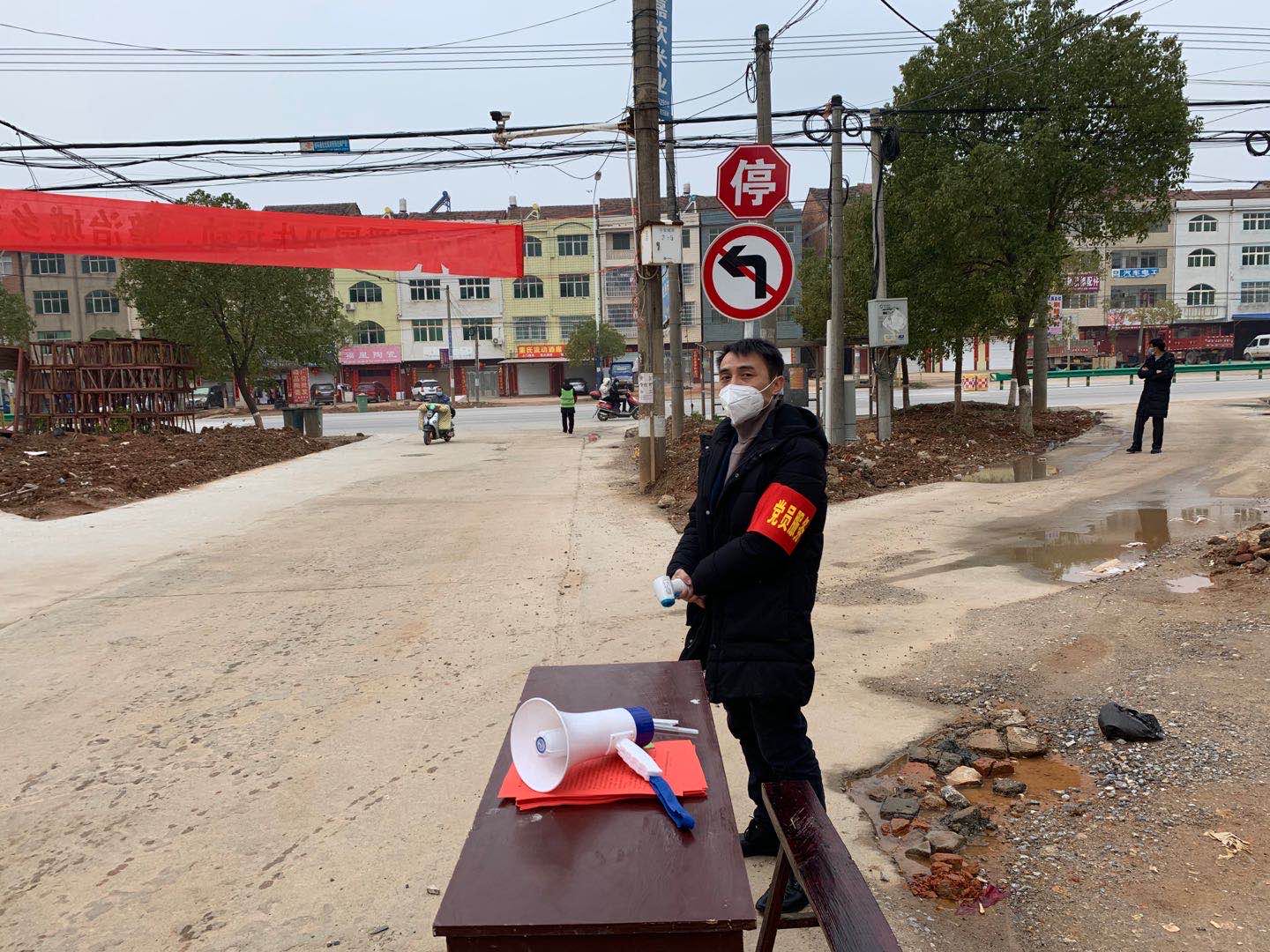 鐤嚎鍧氬畧涓嬫矇骞查儴鍏堣繘浜嬭抗,鎶楀嚮鐤儏鍏氬憳涓嬫矇绀惧尯