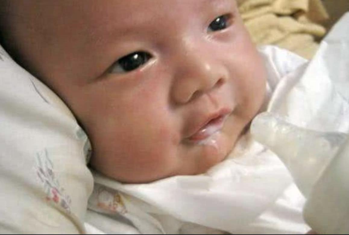 宝宝吐奶频繁怎样办,宝宝吐奶频繁怎么可以缓解