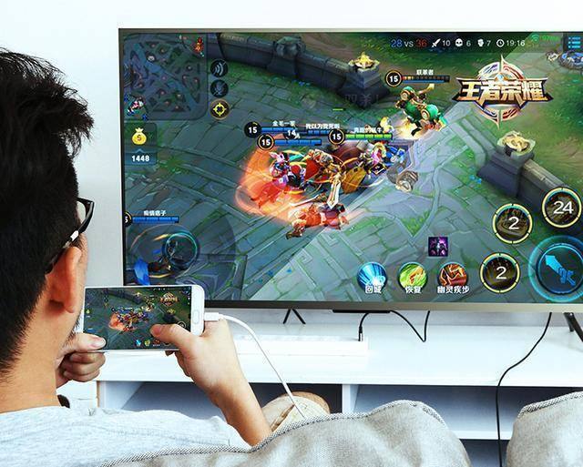 教你一招投屏到电脑,用手机投屏既能看电视又能玩手机