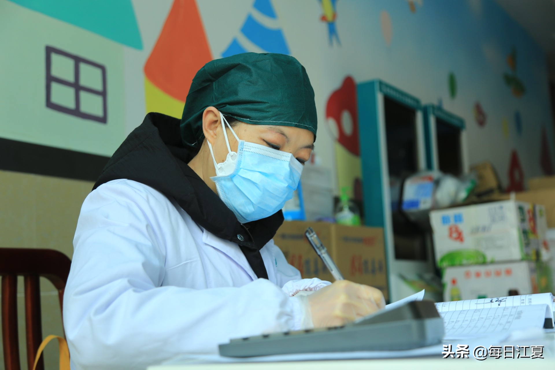 给力的“后勤部长”——记江夏纸坊街卫生院财务室主任舒小芳