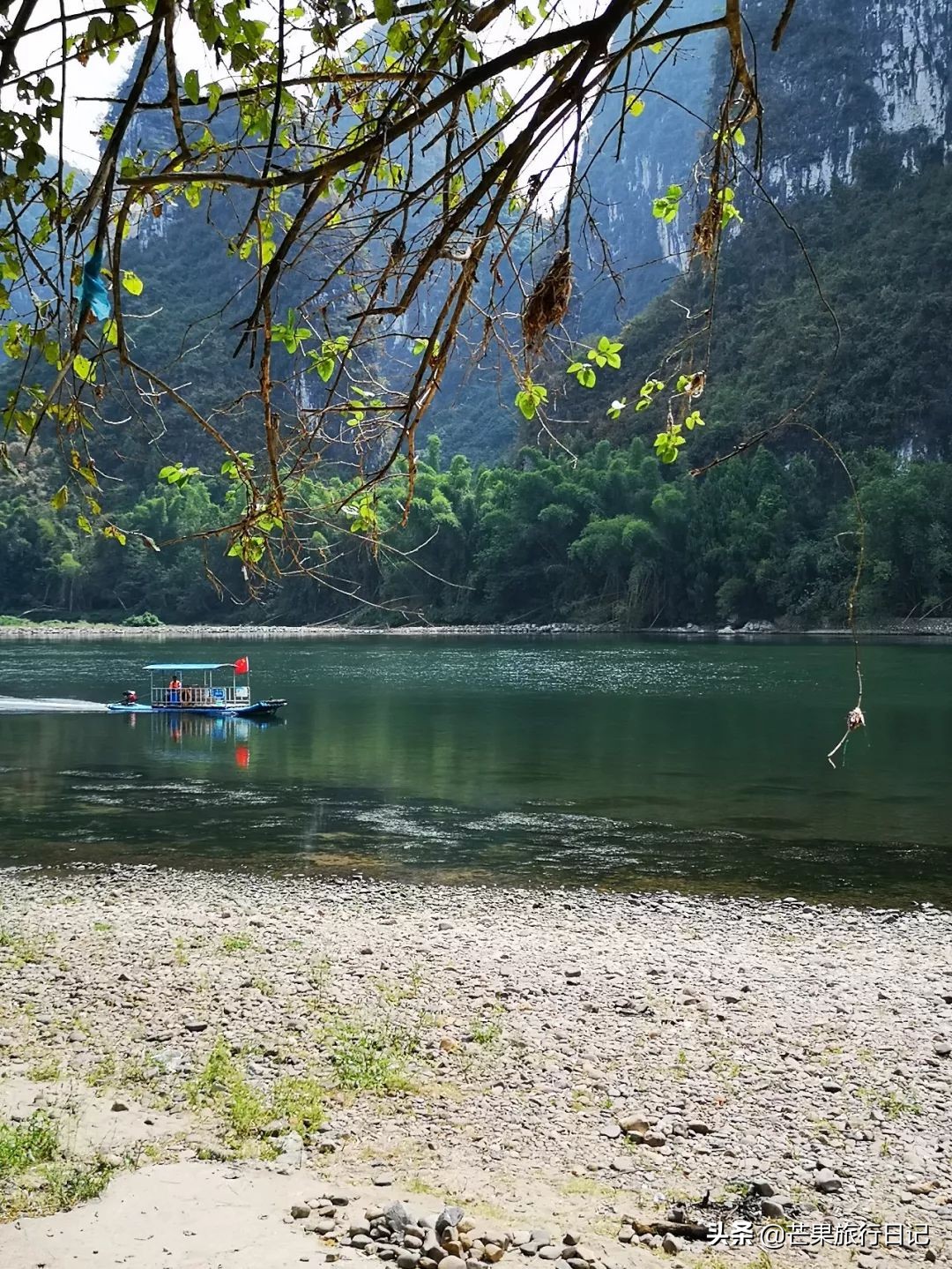 桂林阳朔漓江边风景,桂林漓江阳朔风景名胜区