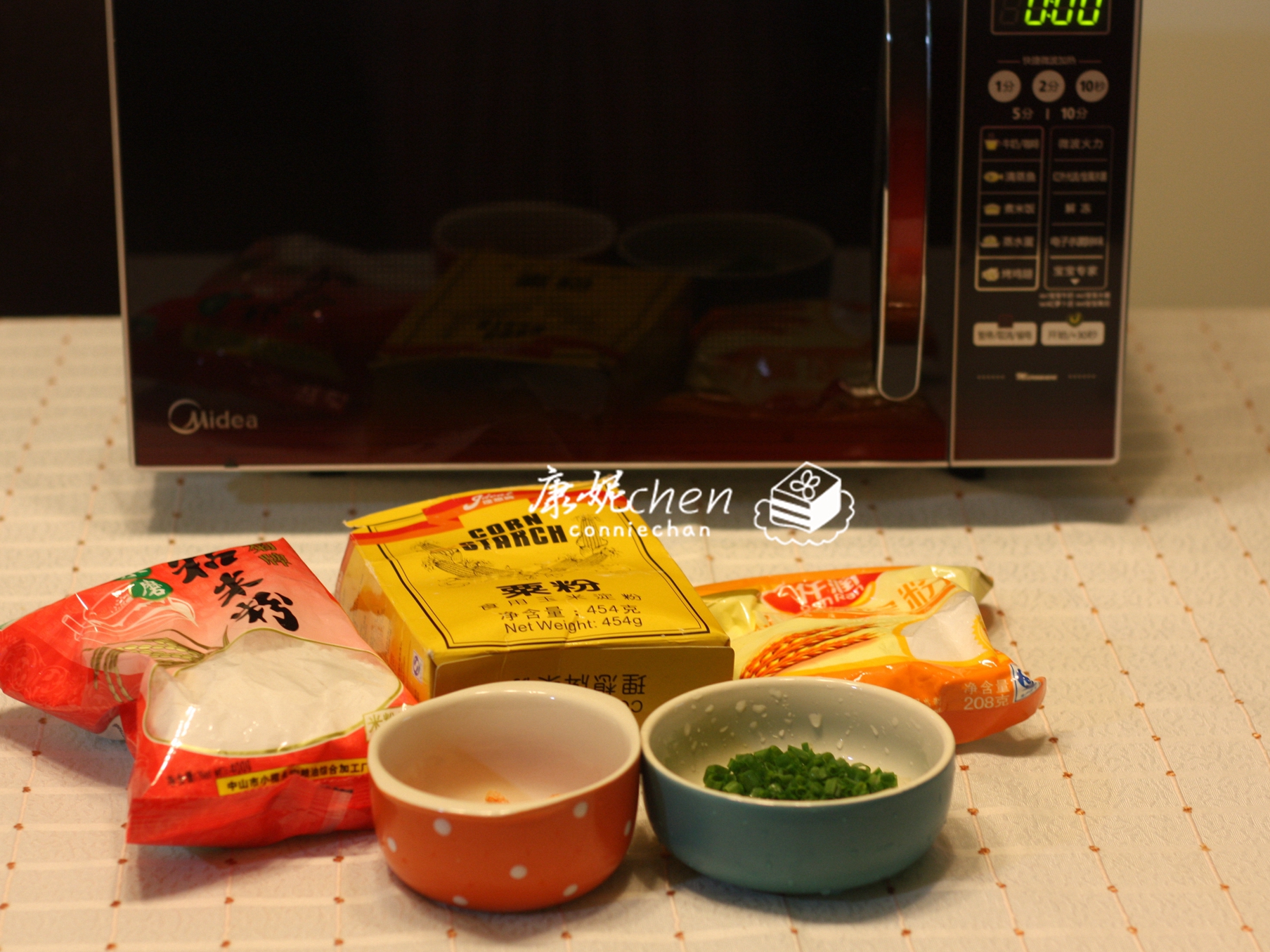 它用大米做的,做法简单,晶莹剔透,香滑可口,当早餐营养又好吃