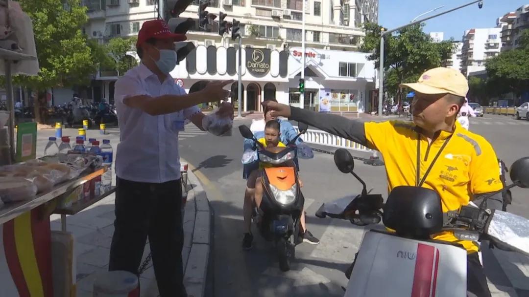 漳州——「民生关注」早龙早餐：小餐车大民生