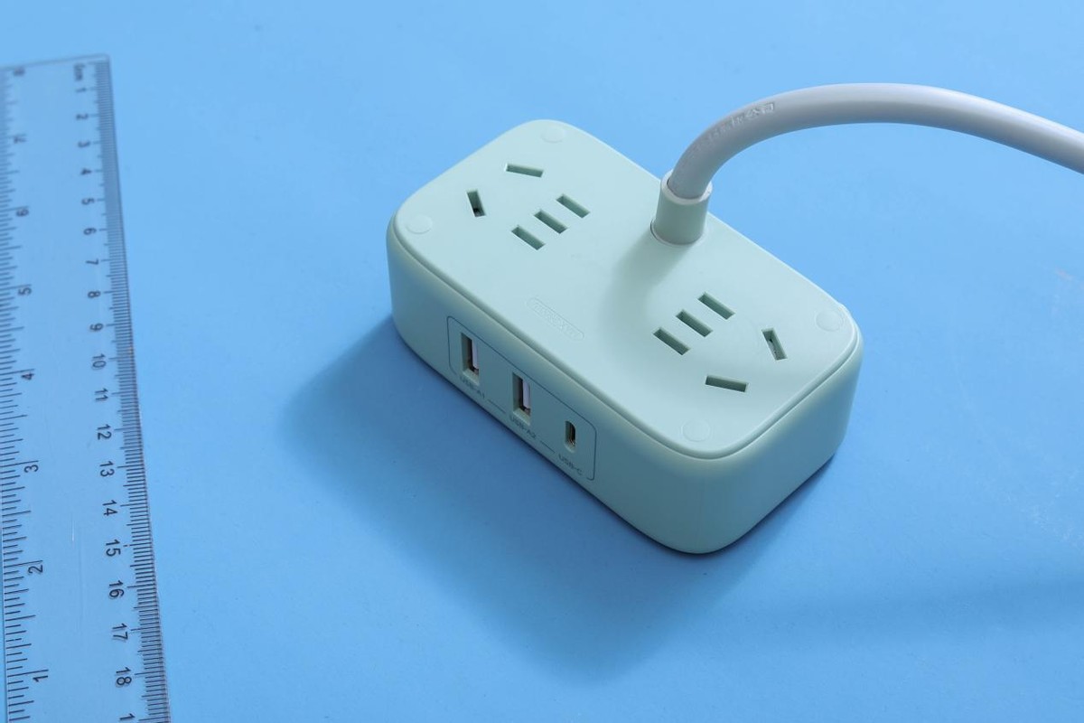 绿联智充魔盒测评,绿联65w智充魔盒cube测评