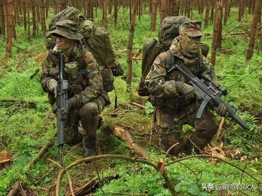 从步兵到吉利服,rafsimons迷彩