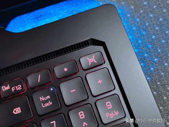 荣耀猎人游戏本v700是高色域的吗,荣耀猎人游戏本v700游戏实测