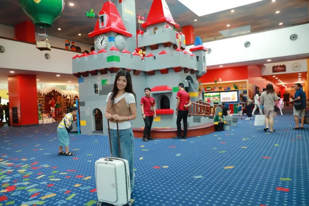 整个房间全拼上乐高是什么感受,现实中的乐高世界