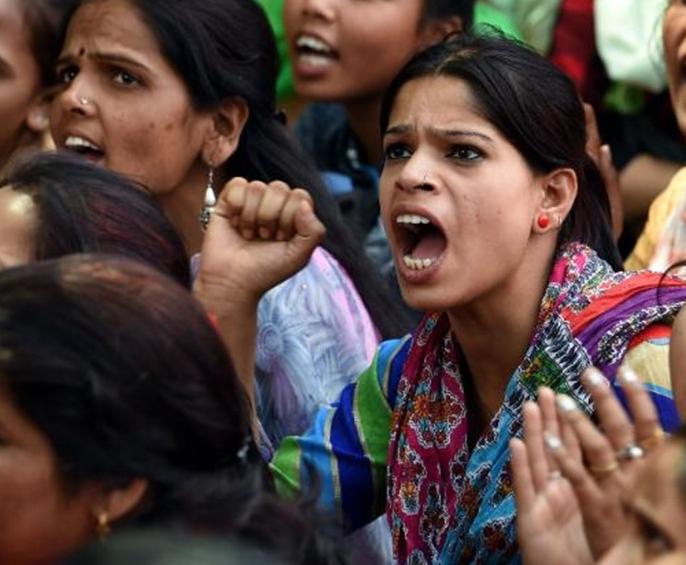 荒唐!印度女孩被邻居夫妇灌药性侵八年,求助表哥又被其绑走侵犯