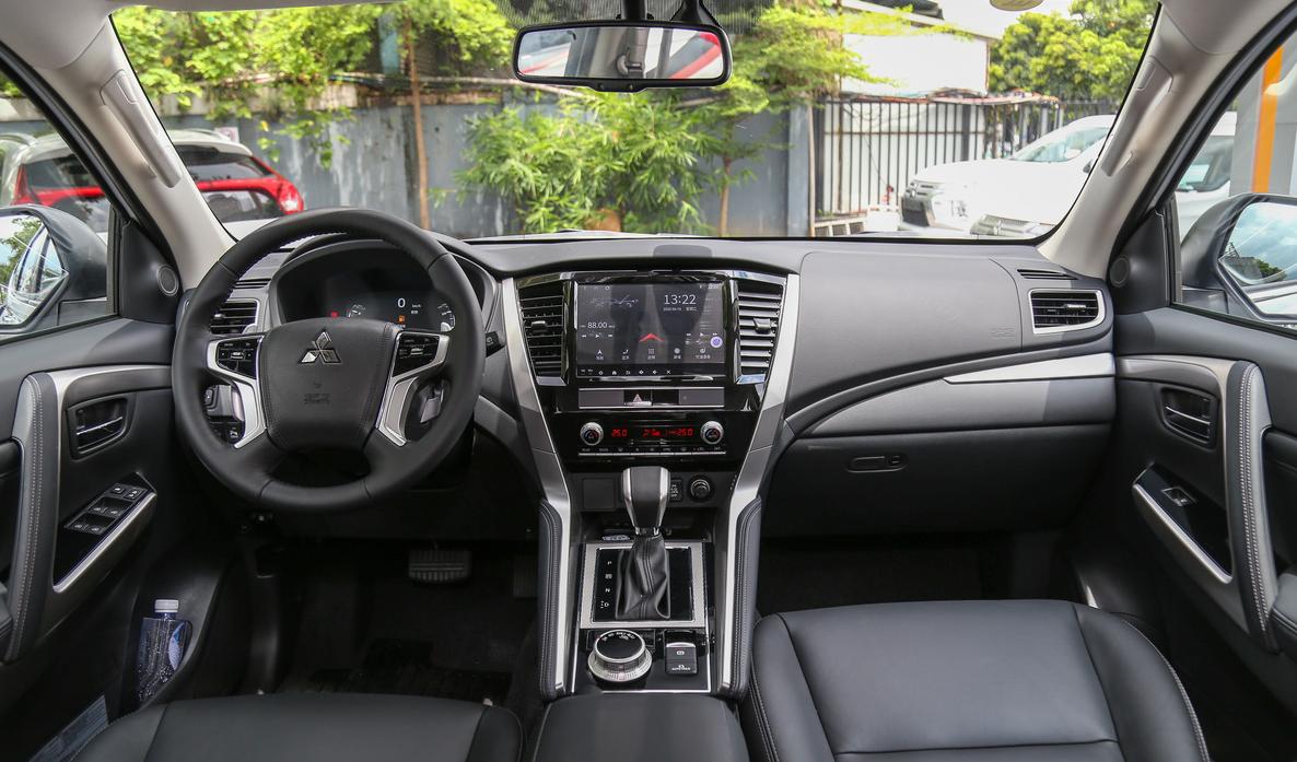 进口2022三菱帕杰罗劲畅四驱越野,三菱帕杰罗劲畅13万左右