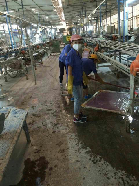 陶瓷厂工人的心酸,工厂生活记录视频