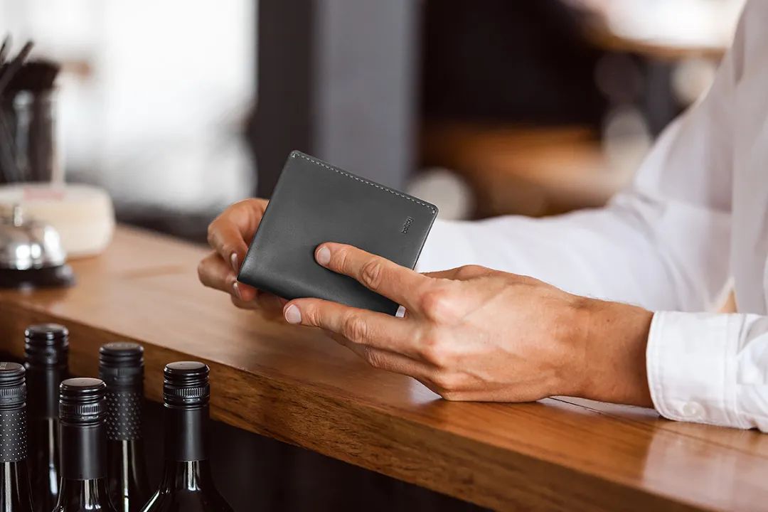 钱包中的冈本001，为移动支付设计的轻奢钱包，用它掏钱浪到飞起