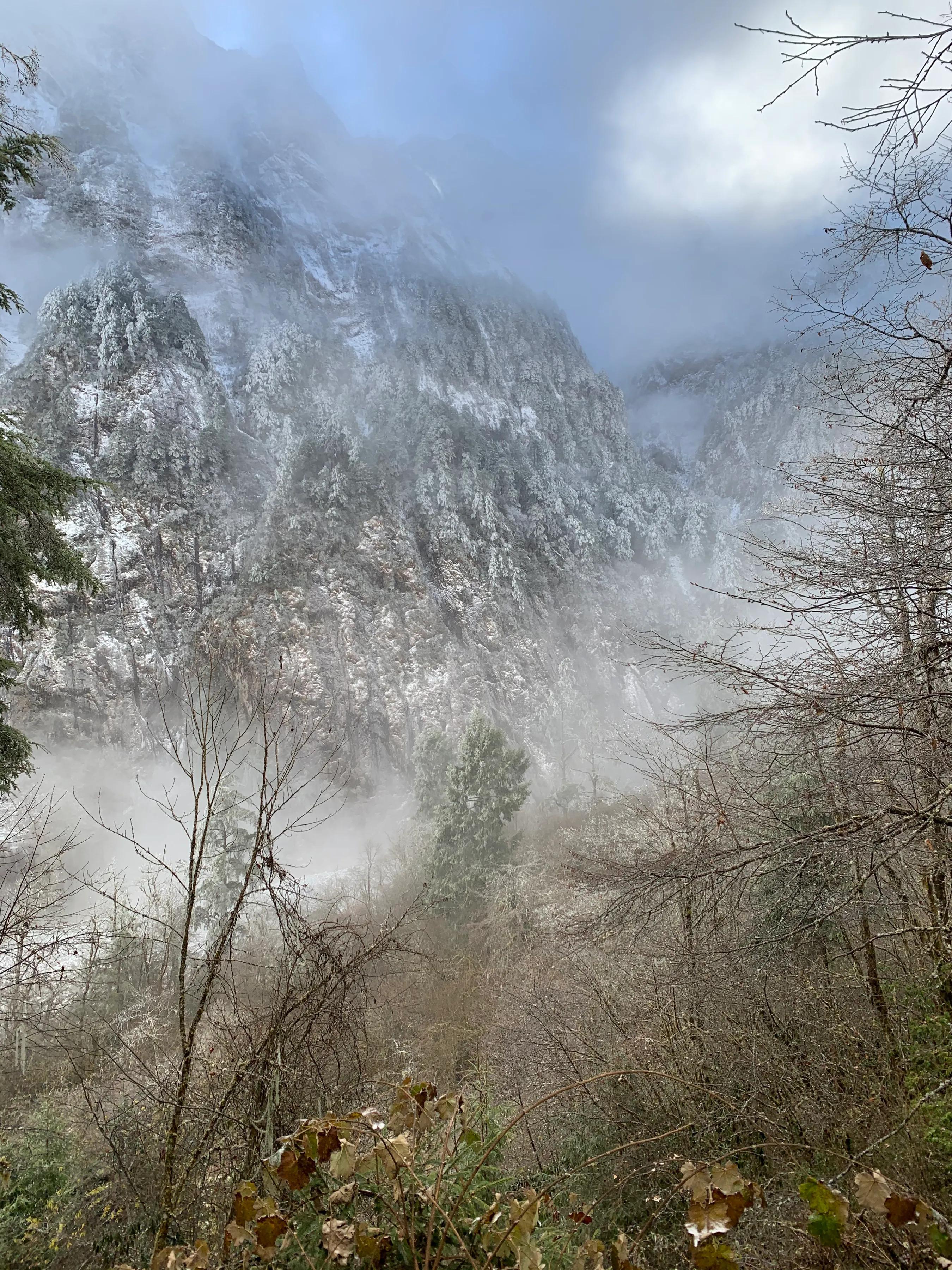 海螺沟燕子沟旅游攻略,海螺沟和燕子沟哪个更值得去