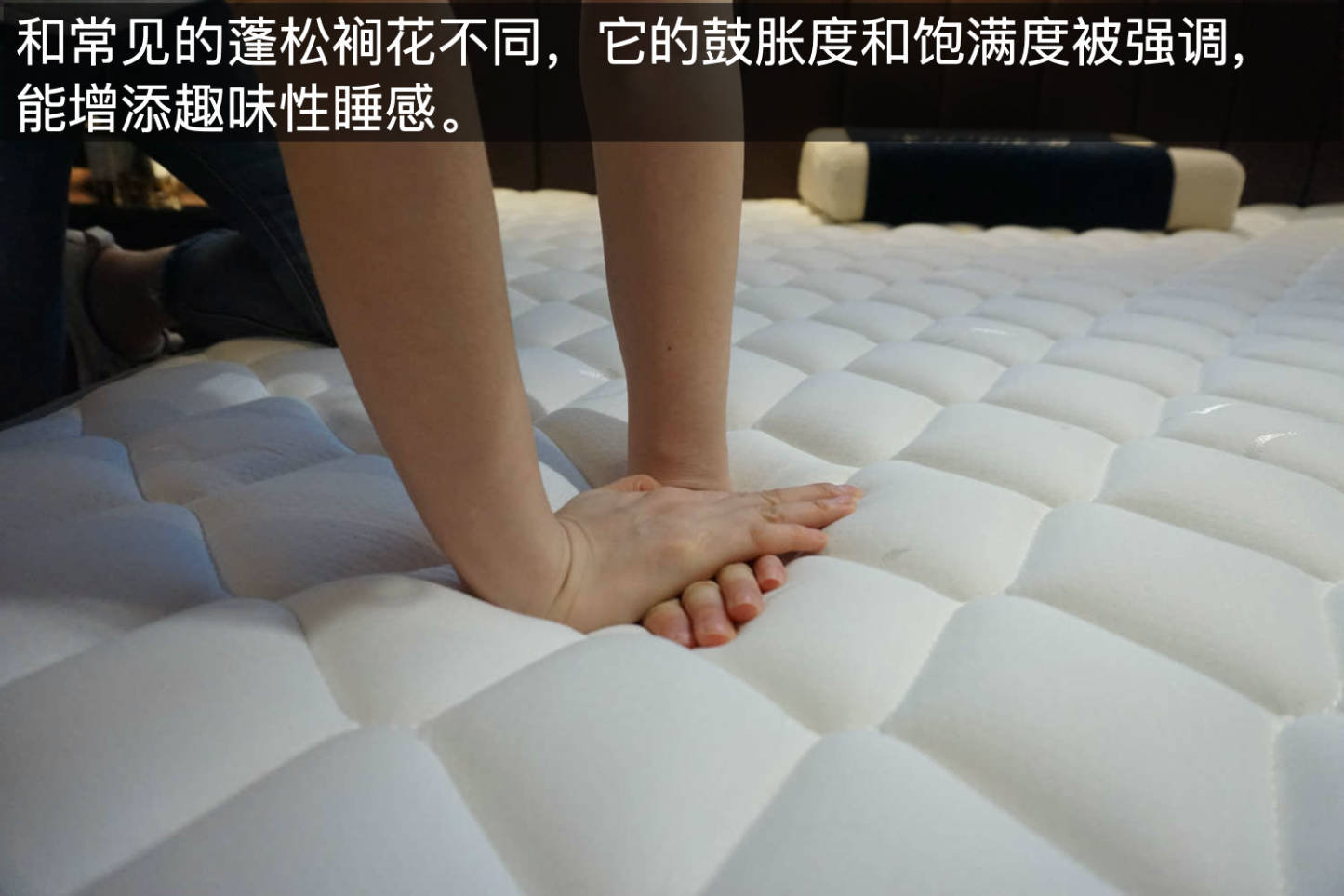 慕思床垫测评：硬床垫中的柔情派，特殊裥花给全身做“按摩”