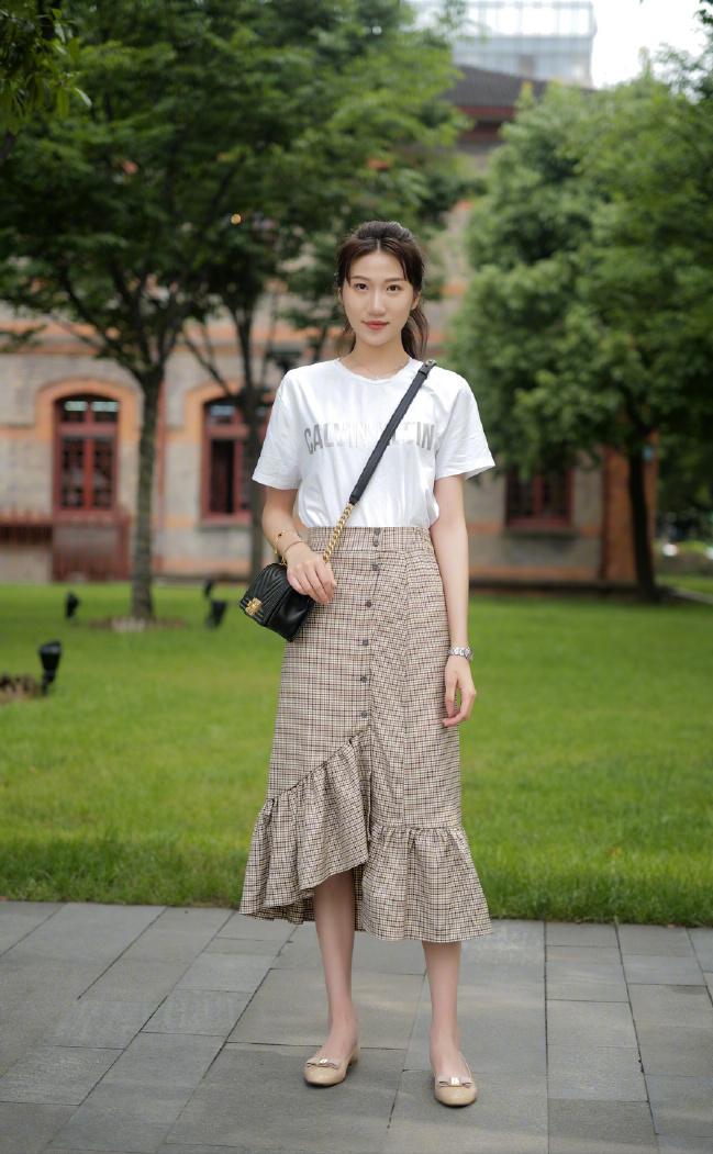 衣服在精不在多，这3件“短上衣”百搭时髦，穿个两三年也不过时