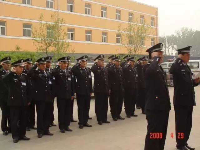 身穿警服是否能执法,穿上这身警服内心的感受