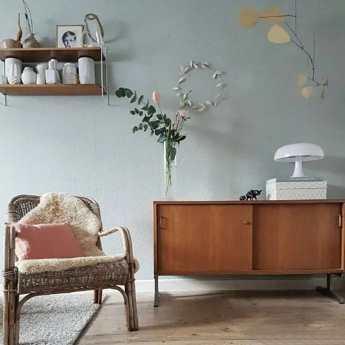 这里聚集了众多好色之徒，他们皆为美色而来