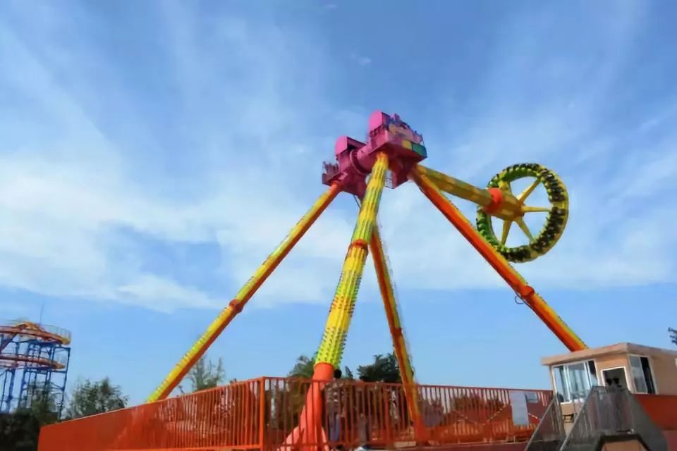 绵阳带孩子旅游攻略,狂欢小镇绵阳水上乐园夜场