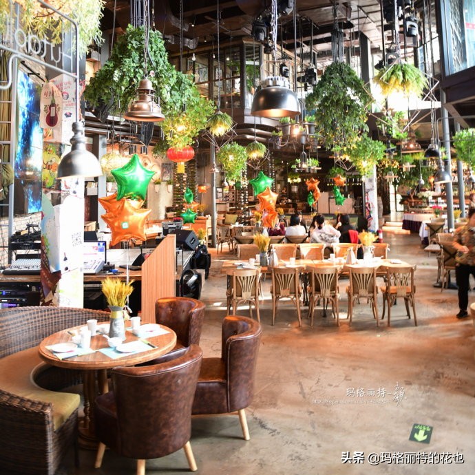 网红餐厅“胡桃里”的绿植布置|行摄