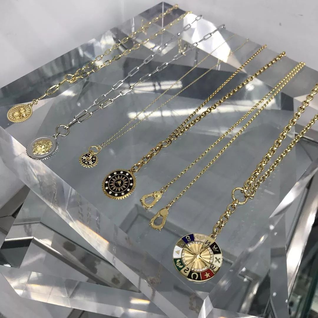 杨幂穿的潮牌aape,杨幂带火的韩国潮牌