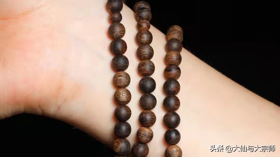 1串43克的绿奇楠手串目前价位多少,100元左右的奇楠手串是真的吗