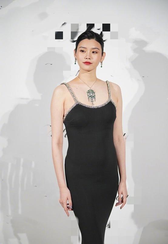 奚梦瑶挺孕肚出席活动,奚梦瑶挺孕肚上节目