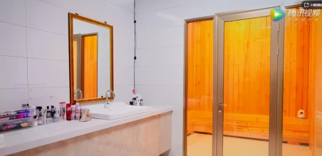 买超独宠娇妻,为爱妻准备专属浴室和桑拿房,家里大到能“迷路”