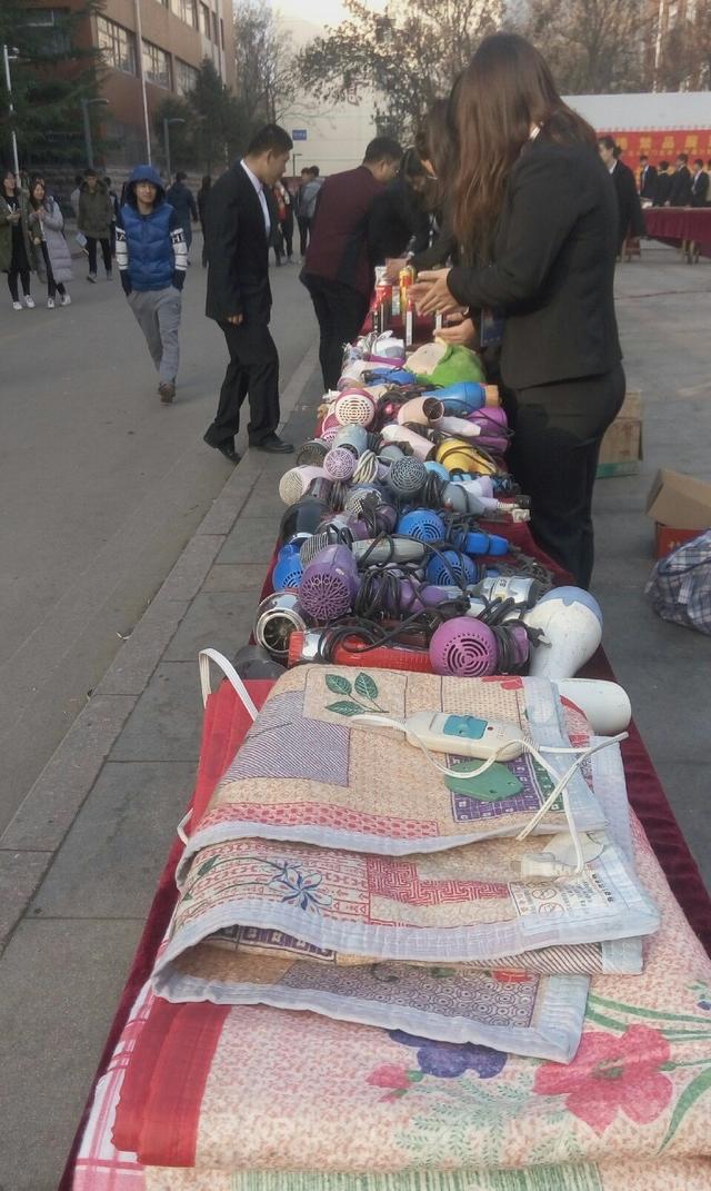 大学宿舍违禁品怎么藏,大学宿舍违禁必备物品清单