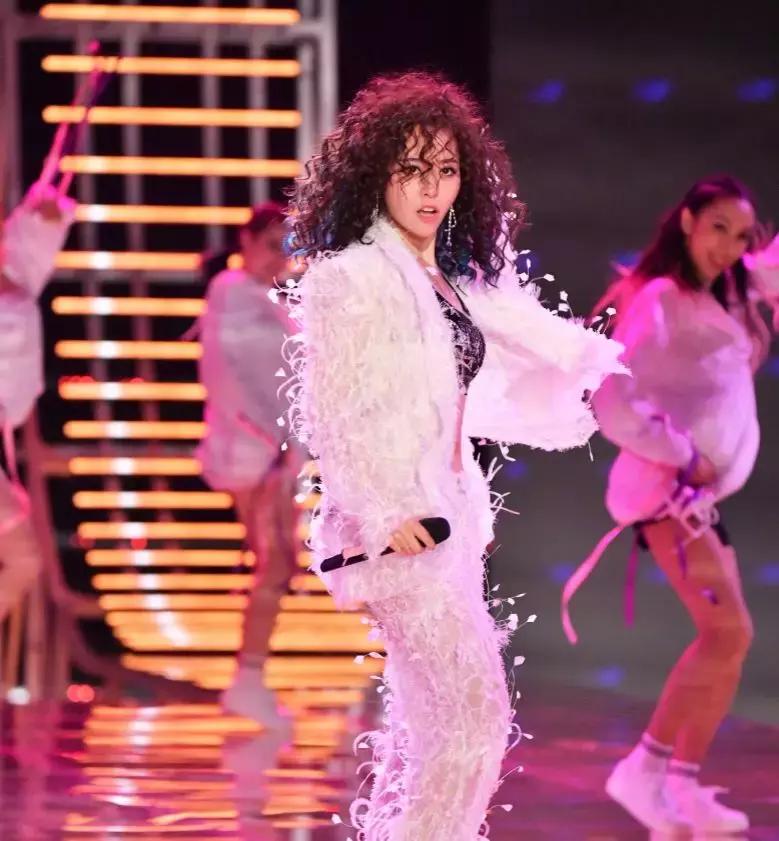 错爱15年终甩渣男,让王思聪都疯狂打call的她惊艳了全网!