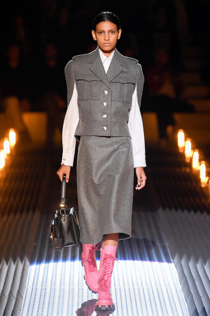 巴黎时装周2023春夏prada,2019prada秋冬米兰时装秀