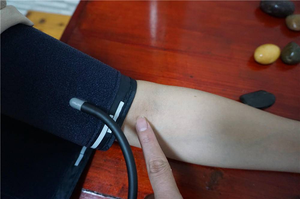 爱健康电子血压计,aicare臂式电子血压计