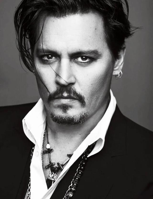 大叔每天晚上聊天都不理我,大叔白天和我聊天晚上不搭理我