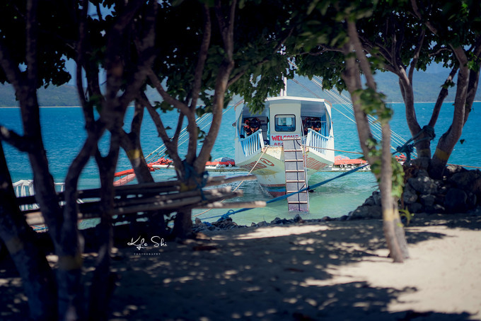 在海洋上与世隔绝的小岛,到大海里面就找一个小岛去生活